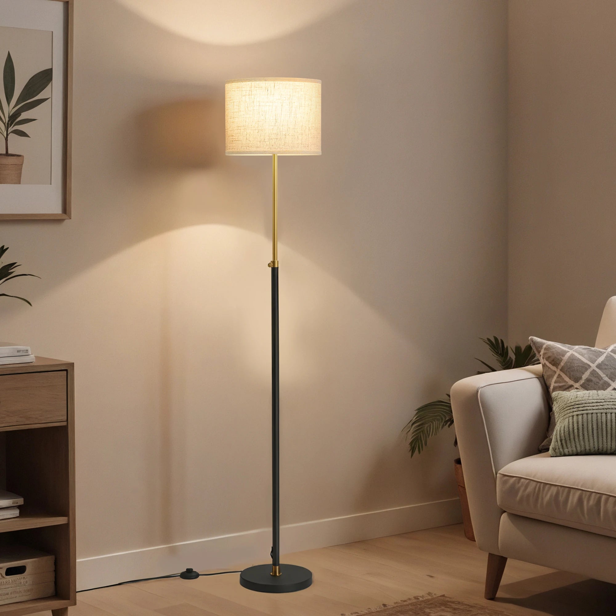 VASAGLE Lámpara de Pie, Navidad, Lámpara de Lectura Regulable en Altura, 140-170 cm de Altura, Moderna, con Interruptor de Pedal, Pantalla de Tela, Casquillo E27, Dorado y Negro