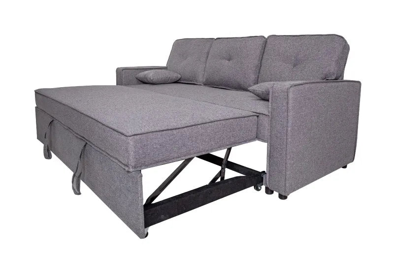 El sofá cama Dax en color gris, un cómodo y elegante sofá de 3 plazas con estructura de madera, relleno de espuma y sistema de apertura de la cama inferior extraíble, incluye dos cojines decorativos de 30x30 cm, ideal para salones modernos.