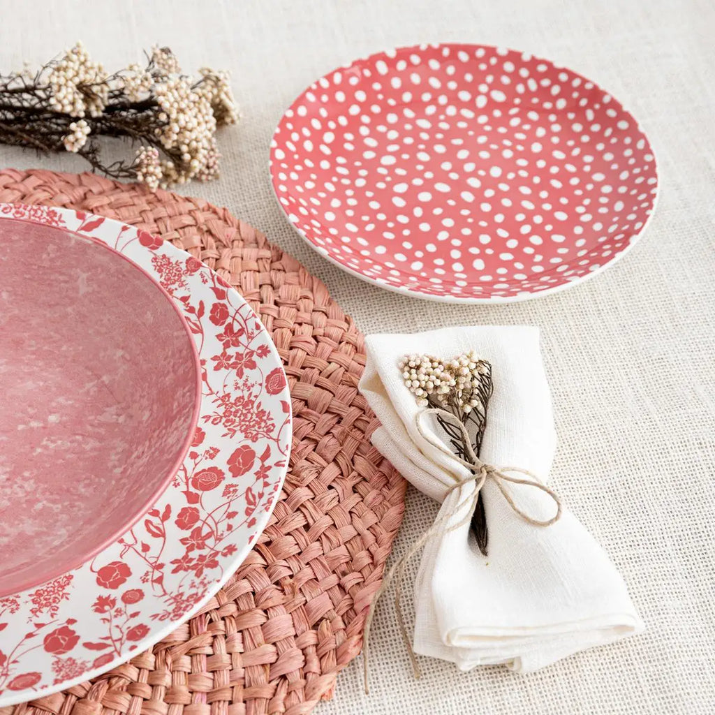 Vajilla de porcelana Bidasoa Aquilea: juegos de 12 y 18 piezas en gris, rosa y azul. Duradera, apta para lavavajillas y microondas, con un diseño atemporal para una mesa elegante.