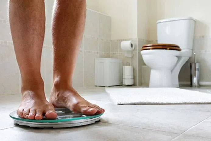 Balanza digital IPSDI: medición precisa de hasta 180 kg, diseño de vidrio templado, encendido/apagado automático y fácil limpieza para un estilo de vida saludable en casa. Balanza digital ideal para el baño con opciones de kg/lb.