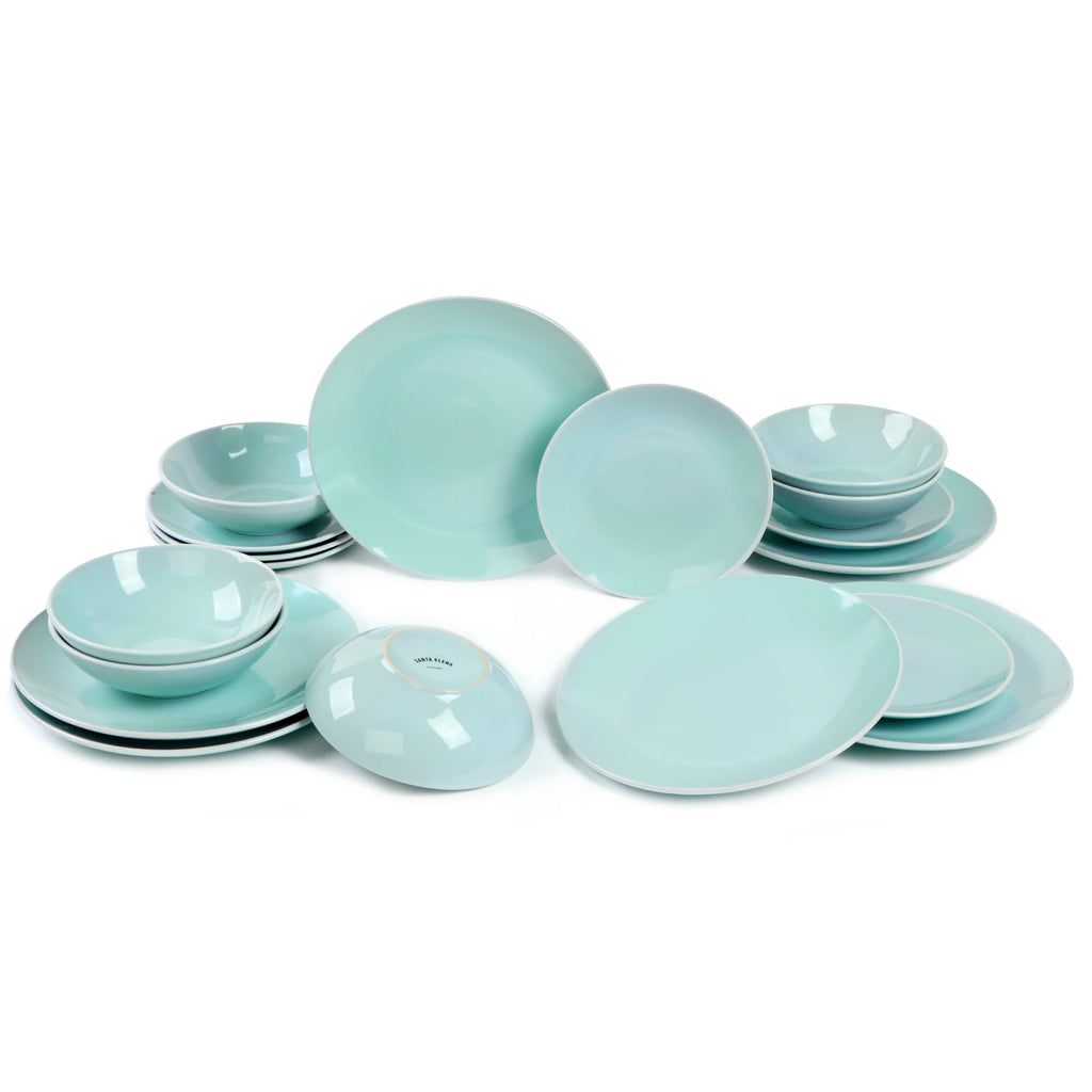 Transforma tus comidas con el juego de vajilla de cerámica Santa Elena, que incluye 18 piezas en un elegante color verde para 6 personas. Duradero, apto para lavavajillas y microondas, este juego ergonómico es perfecto para disfrutar de la mesa con estilo