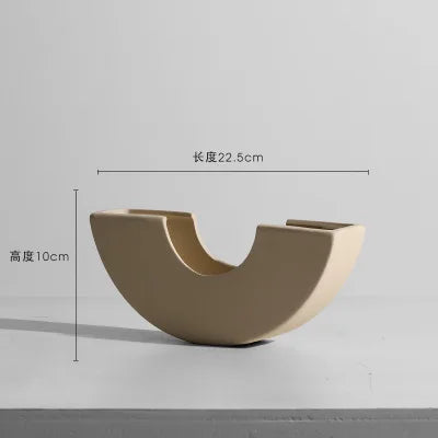 Jarrón de mesa minimalista nórdico de cerámica con adornos de flores secas, arreglo floral irregular y creativo, ideal para decorar la sala de estar.
