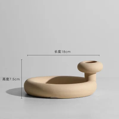 Jarrón de mesa minimalista nórdico de cerámica con adornos de flores secas, arreglo floral irregular y creativo, ideal para decorar la sala de estar.