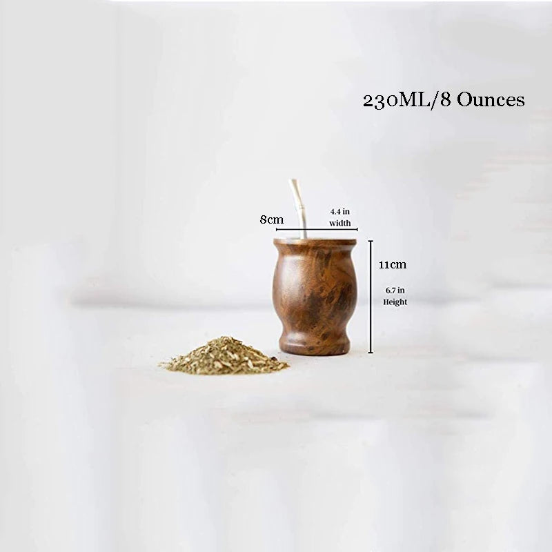 El set de mate incluye una taza de mate de acero inoxidable 18/8 de doble pared, una bombilla de mate (pajita) y un cepillo de limpieza (madera, 230 ml).