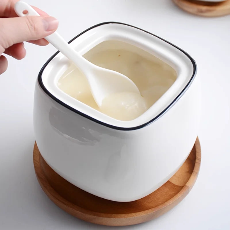 Utensilios de cocina: salero, azucarero con cuchara, tarro de cerámica blanca para condimentos, aceitera, caja para condimentos, herramienta de almacenamiento de cocina.