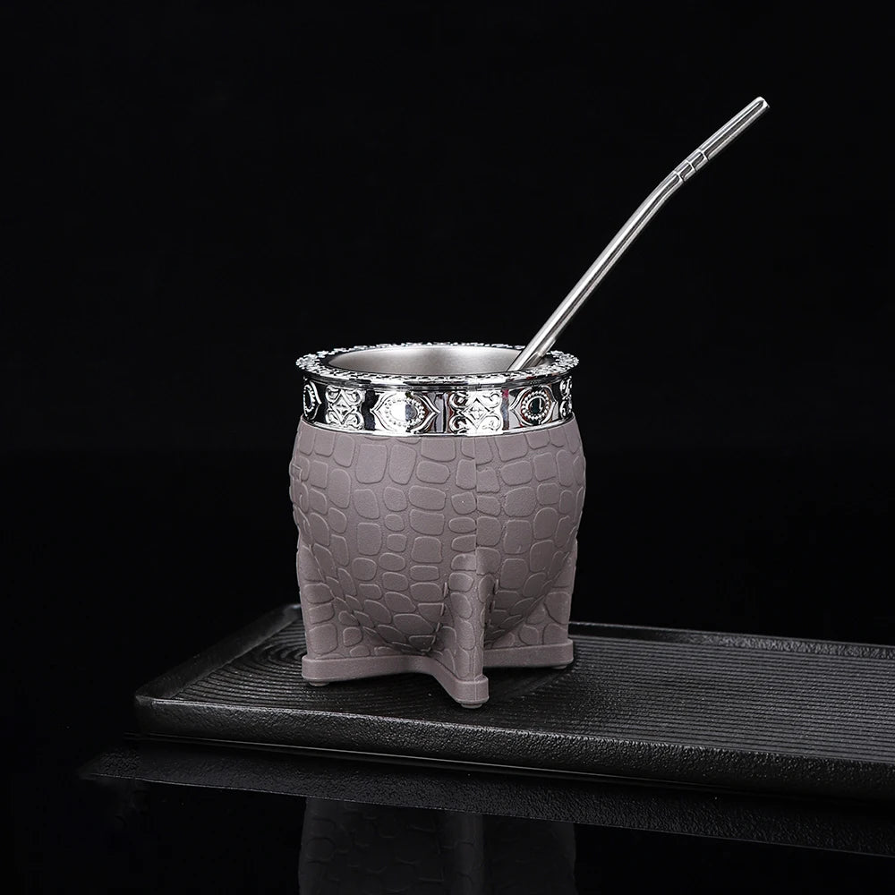 Juego de mate tradicional de 180 ml con taza de yerba mate de 180 ml, hecha a mano en cuero de primera calidad, estilo argentino-uruguayo, con bombilla.