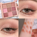 Paleta de sombras de ojos de nueve colores con perlas, brillo sutil, destellos superpuestos, purpurina brillante y colores vibrantes. Nueva.
