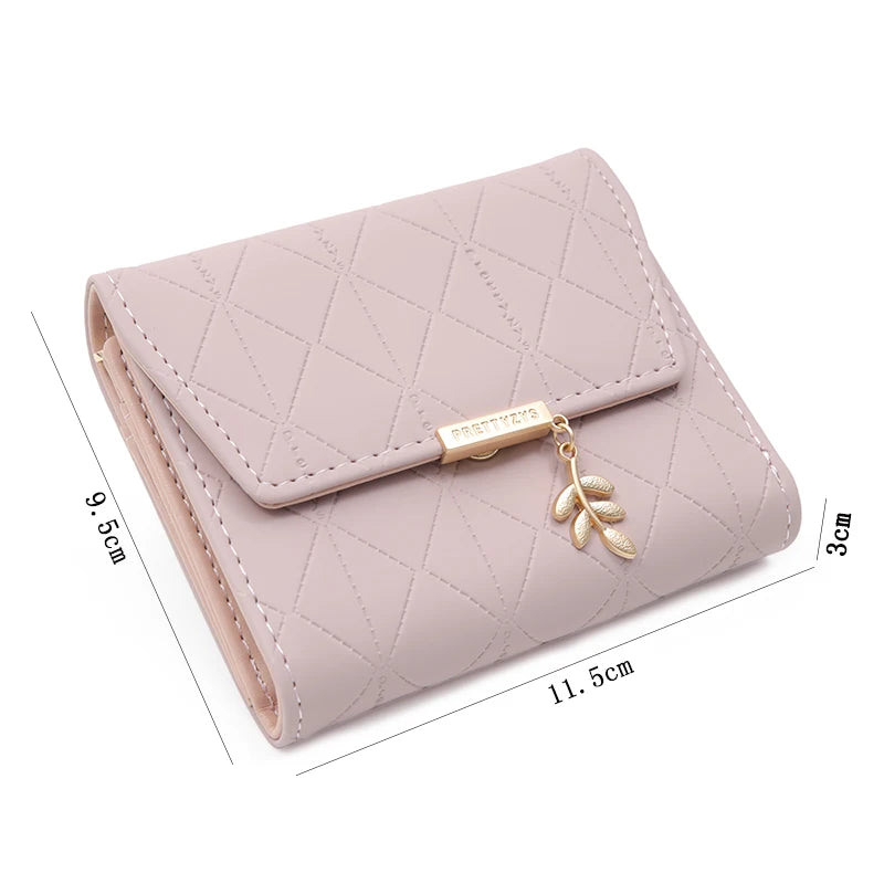 Cartera corta para mujer, nueva, de otoño e invierno, fabricada en Japón y Corea del Sur, pequeña, fresca, de PU, plegable, con colgante de hoja y tres pliegues.