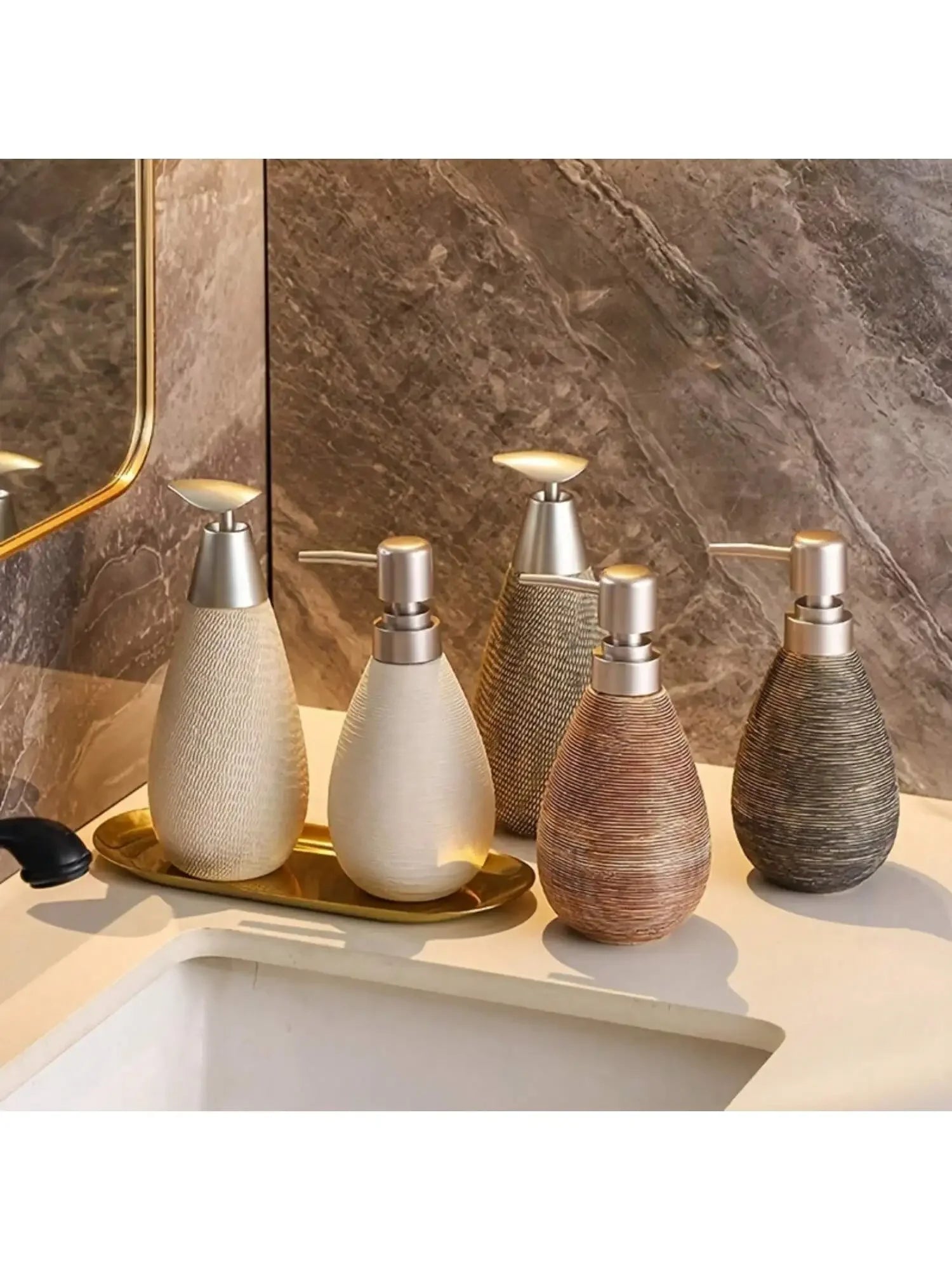 Dispensador de jabón cerámico de estilo retro con bomba, ideal para baños, cocinas y aseos.