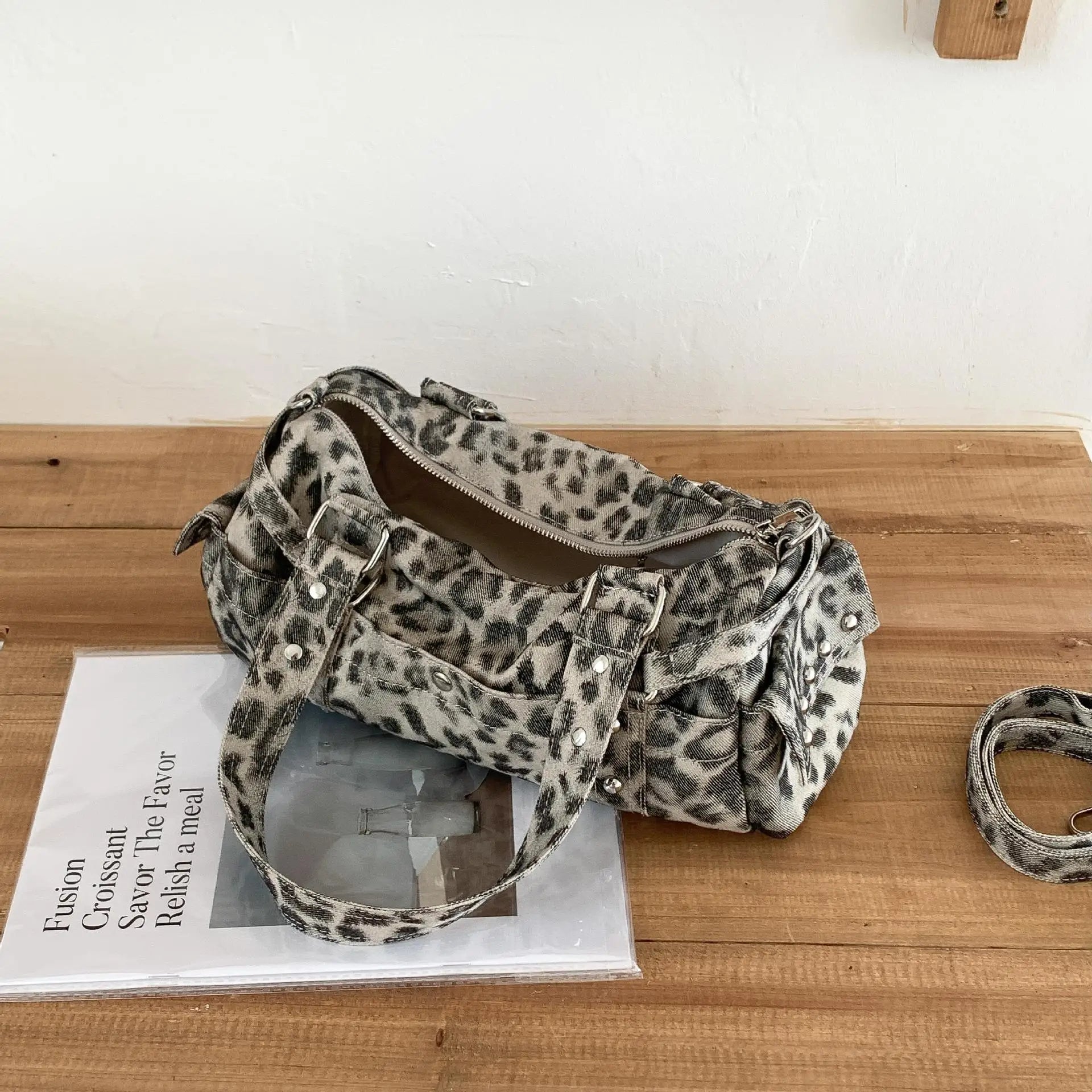 Bolso de mano estilo Boston Casual Messenger con remaches de leopardo vintage para motocicleta, bolso bandolera para mujer, bolso de hombro de moda para mujer, bolsos tote