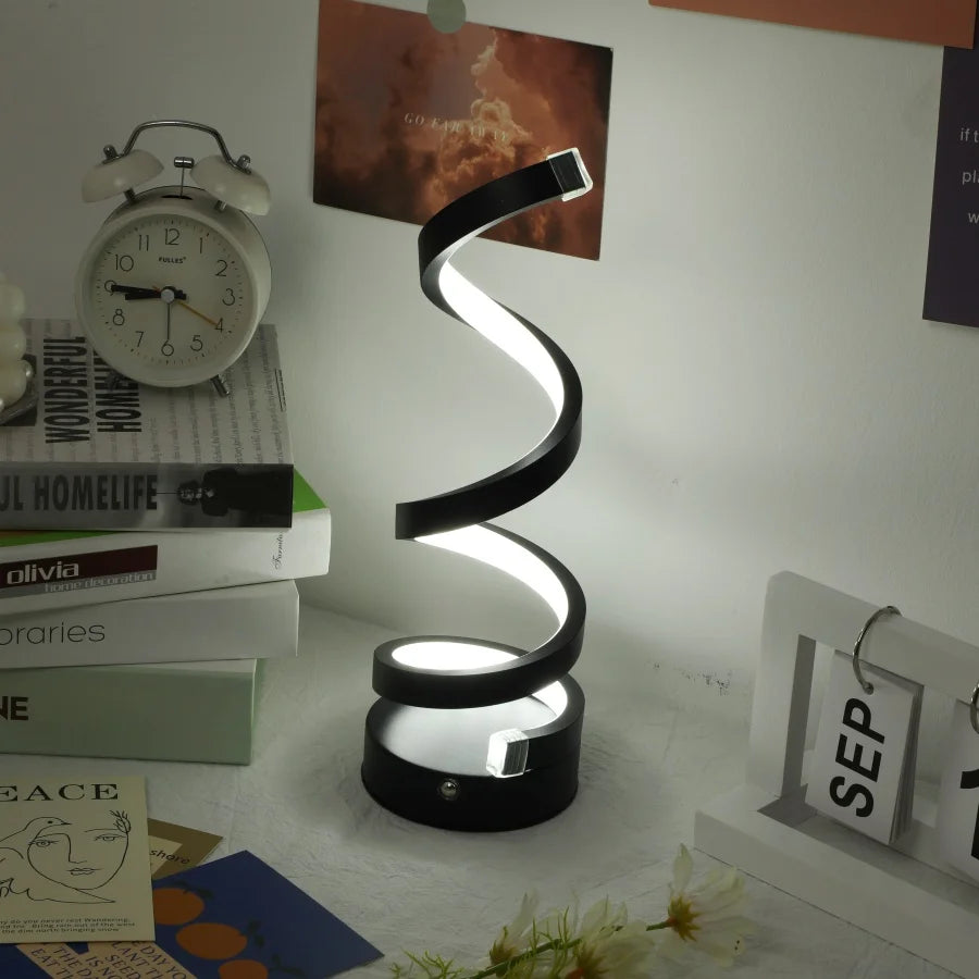 Lámpara de escritorio espiral moderna de lujo en blanco y negro con carga fácil, control táctil de 3 colores y 10 niveles de atenuación para hoteles.