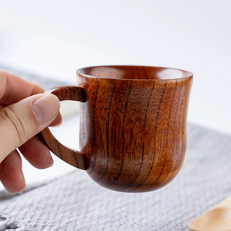 Tazas de madera grandes hechas a mano con madera de abeto natural. Tazas para cerveza, té, café, leche y agua. Artículos de cocina y bar.