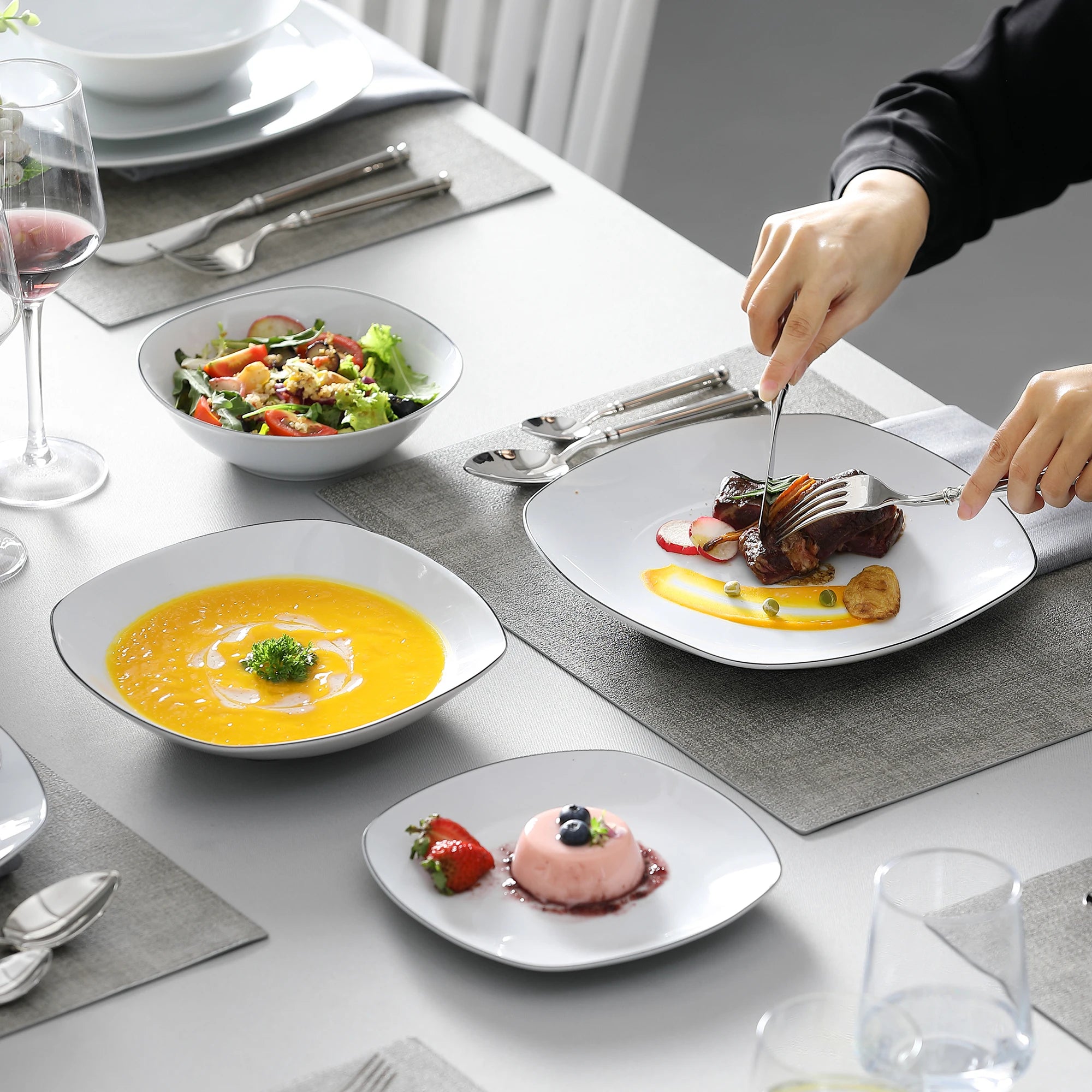 Juego de vajilla de porcelana MALACASA de 24/48 piezas con borde negro, que incluye 6/12 platos hondos y llanos. Servicio para 12/24 personas.
