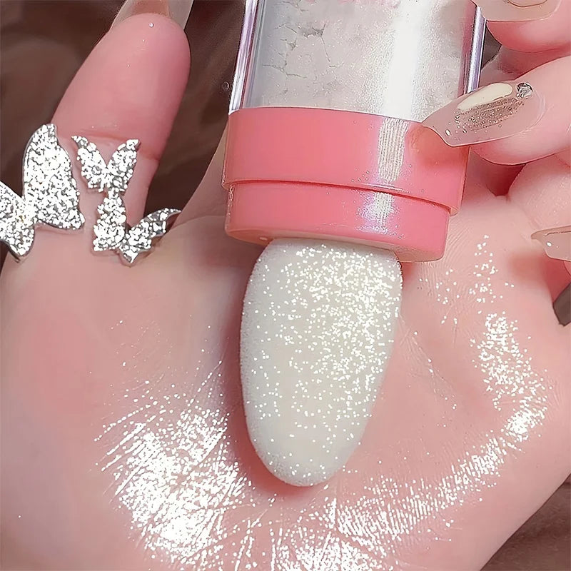 Barra iluminadora Fairy Powder: rubor de contorno brillante para iluminar y definir tus facciones.