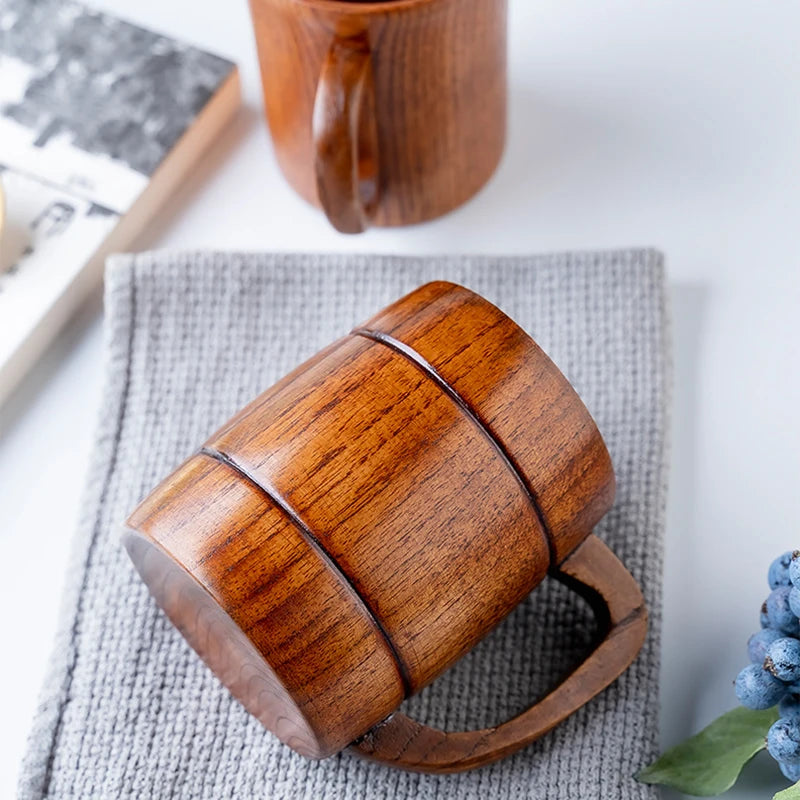 Tazas de madera grandes hechas a mano con madera de abeto natural. Tazas para cerveza, té, café, leche y agua. Artículos de cocina y bar.