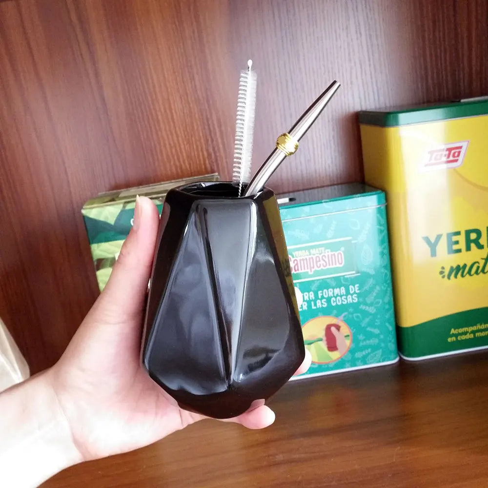 Taza de cerámica Gaucho Yerba Mate de 250 ml con filtro de acero inoxidable, pajita, bombilla y cepillo de limpieza. Venta al por mayor de artículos de té en Argentina.