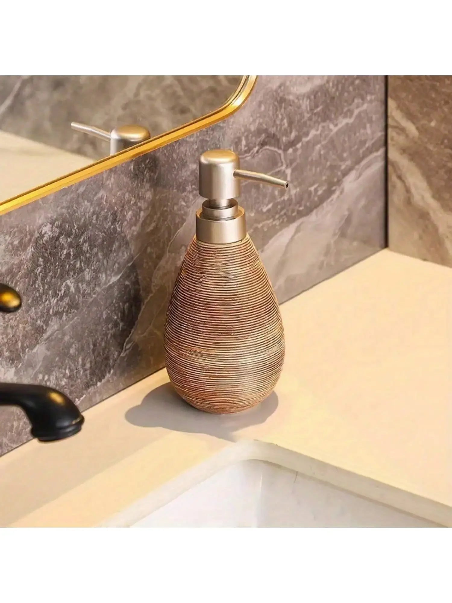 Dispensador de jabón cerámico de estilo retro con bomba, ideal para baños, cocinas y aseos.