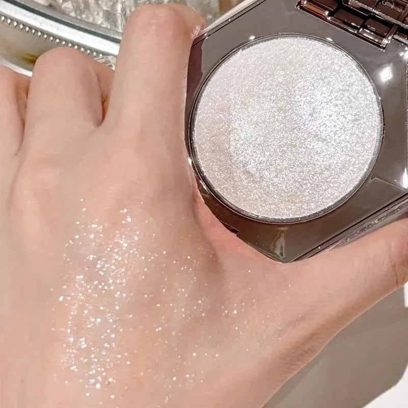 Maquillaje con barra de contorno multicolor de Fenty Beauty, corrector facial mate 3D Diamond Highlight, brillo labial a base de agua que no se desvanece.