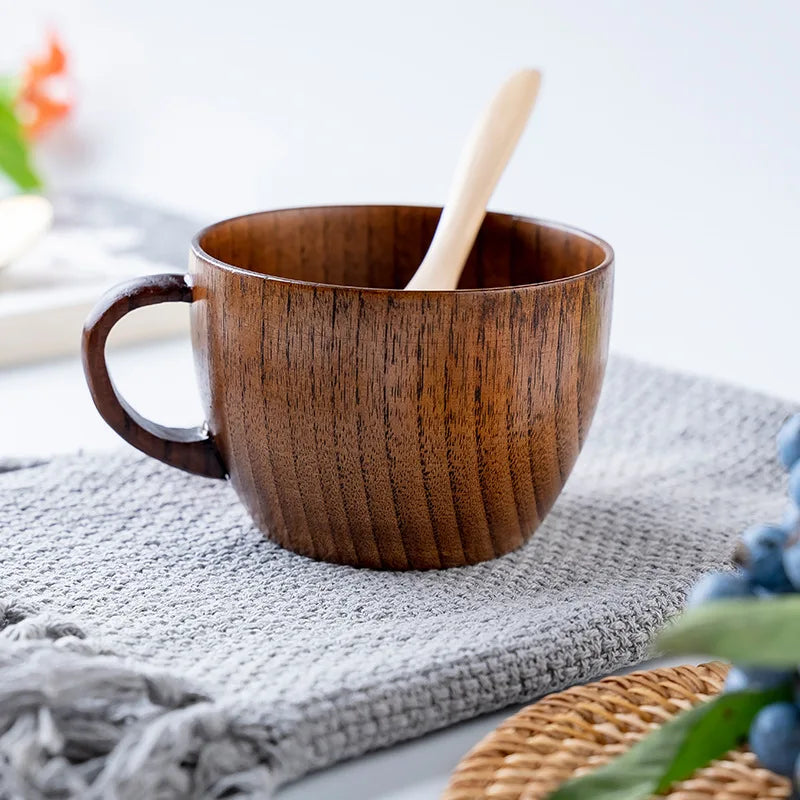 Tazas de madera grandes hechas a mano con madera de abeto natural. Tazas para cerveza, té, café, leche y agua. Artículos de cocina y bar.