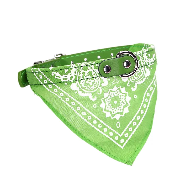 Collar PU para perros y gatos con bufanda para perros pequeños y medianos Chihuahua Corgi Cachorros Collares ajustables Suministros para mascotas accesorios para perros