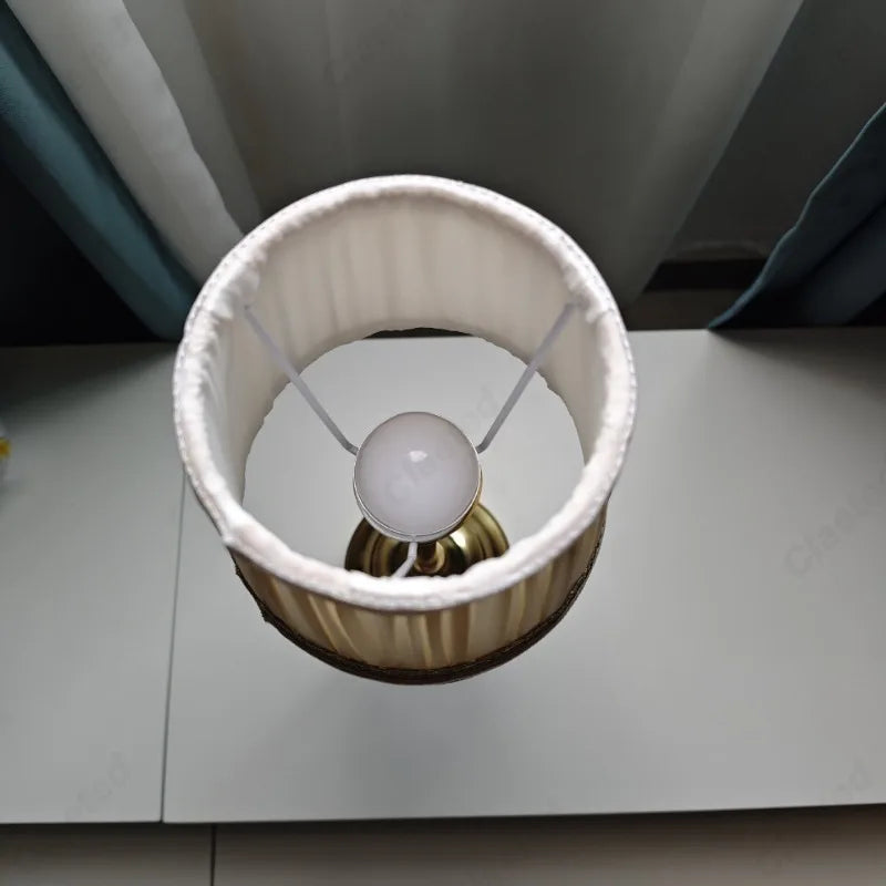 Lámpara de escritorio LED creativa con carga táctil y atenuación, lámpara de mesa de noche para dormitorio, iluminación ambiental pequeña de alta gama