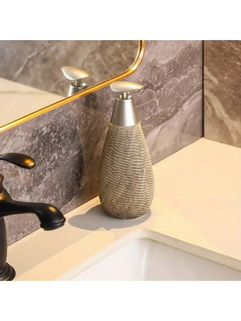 Dispensador de jabón cerámico de estilo retro con bomba, ideal para baños, cocinas y aseos.