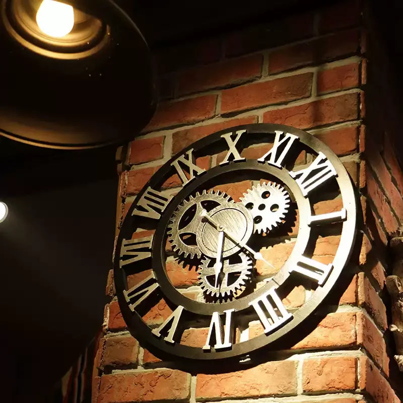 Reloj de pared vintage con engranajes, estilo industrial, de madera y metal, decoración rústica americana para bares o cafeterías.