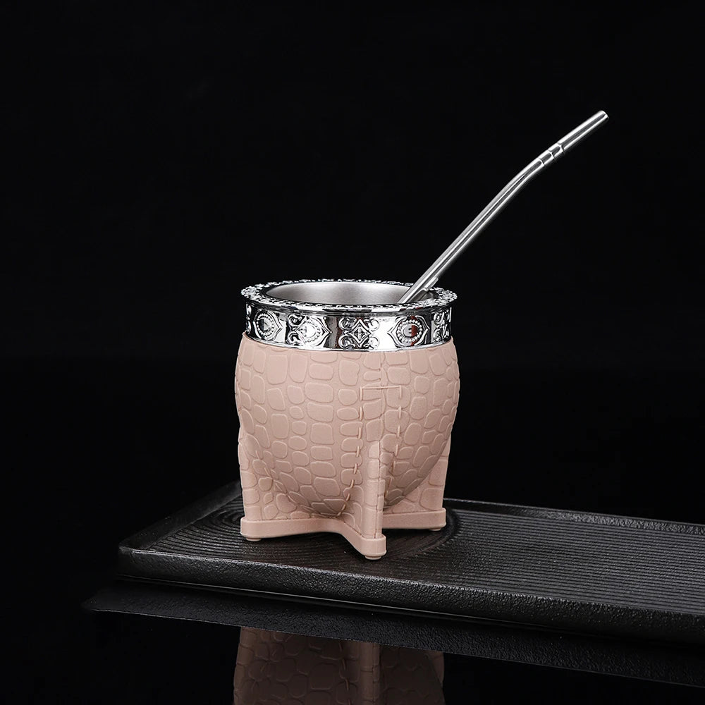 Juego de mate tradicional de 180 ml con taza de yerba mate de 180 ml, hecha a mano en cuero de primera calidad, estilo argentino-uruguayo, con bombilla.