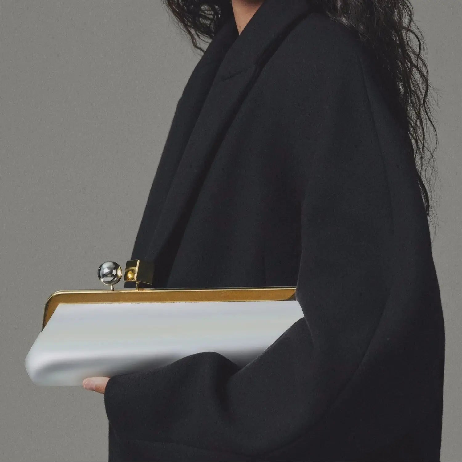 Bolso de mano largo con correa de hombro extraíble, bolso baguette de moda para mujer, bolso de mano de lujo de diseñador con clip para mujer.
