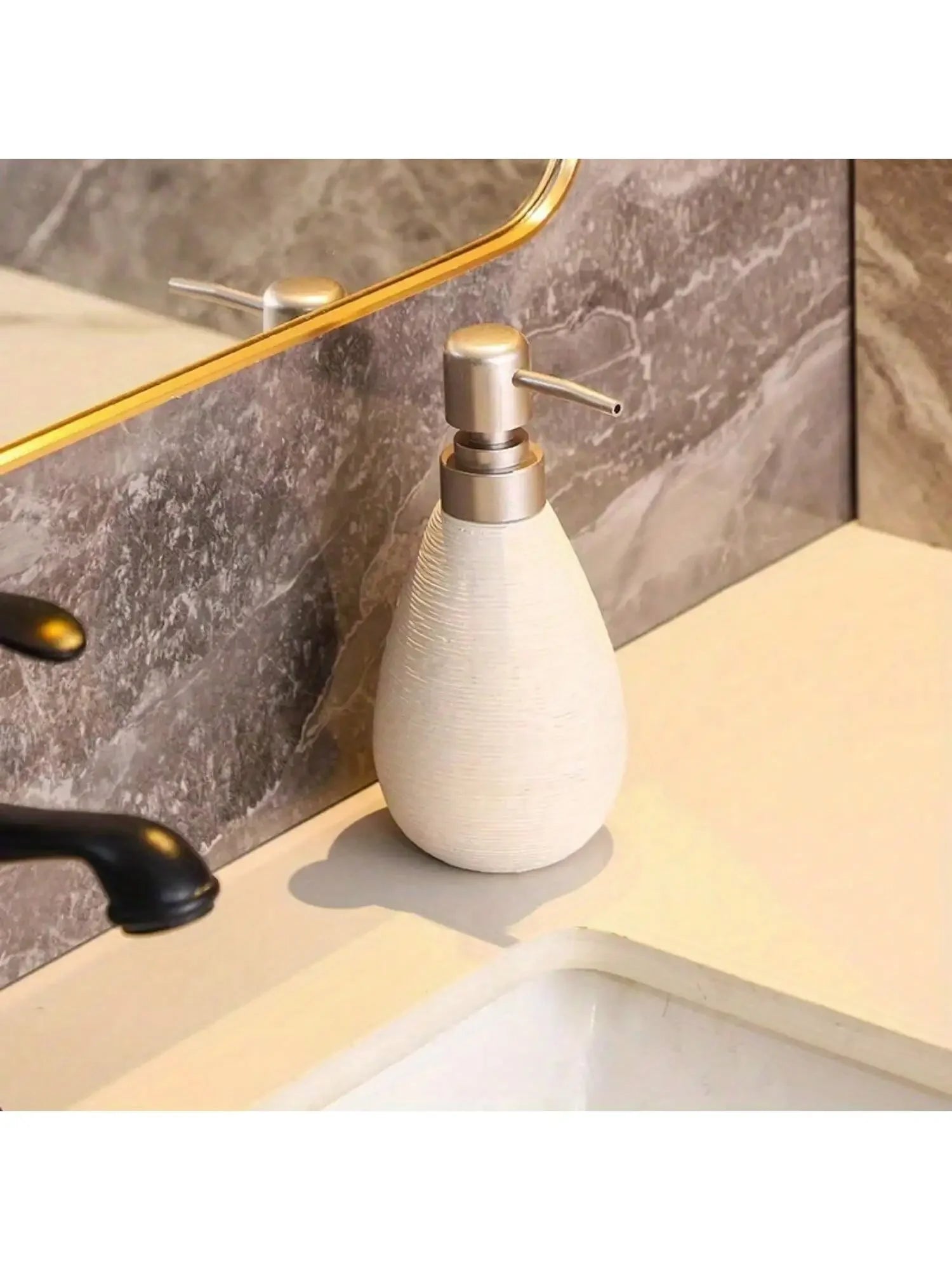 Dispensador de jabón cerámico de estilo retro con bomba, ideal para baños, cocinas y aseos.