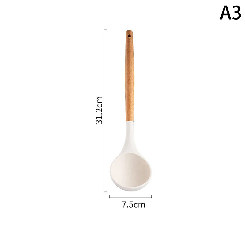 Juego de utensilios de cocina de silicona con mangos de madera: espátula y cucharón resistentes al calor para sartenes antiadherentes.