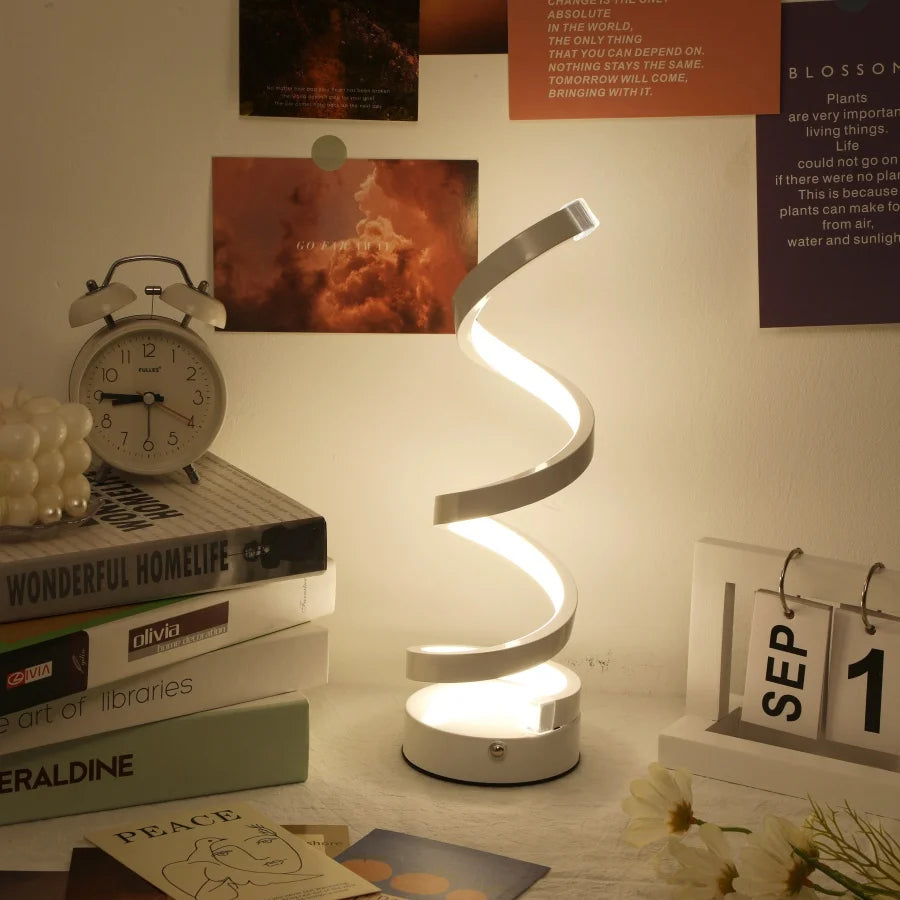 Lámpara de escritorio espiral moderna de lujo en blanco y negro con carga fácil, control táctil de 3 colores y 10 niveles de atenuación para hoteles.