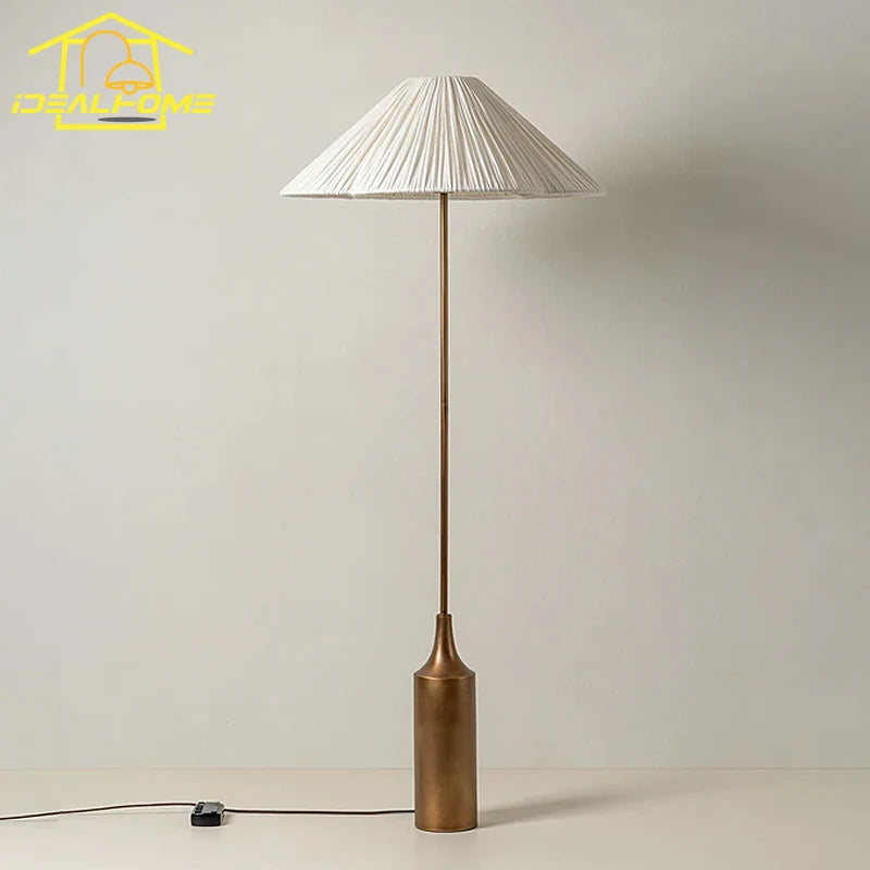 Lámpara de pie clásica medieval de diseño francés LED E27 Lámpara de mesa vertical moderna Decoración artística Sala de estar/modelo Dormitorio Estudio Salón