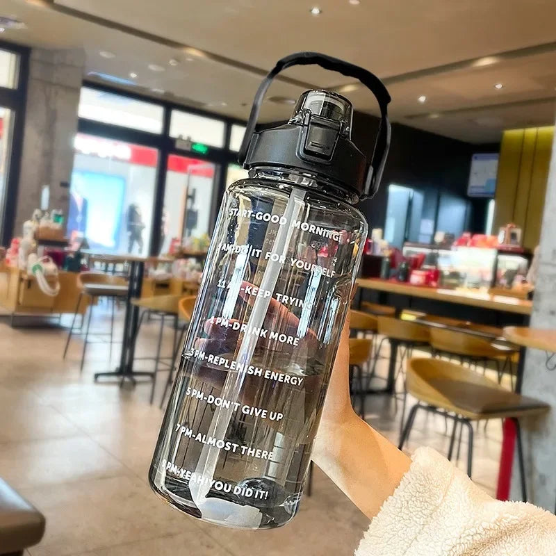 Botella de agua grande de 2 litros, portátil, con pajita de plástico, ideal para viajes, deportes y fitness. Vaso grande de alta calidad, universal para adultos.