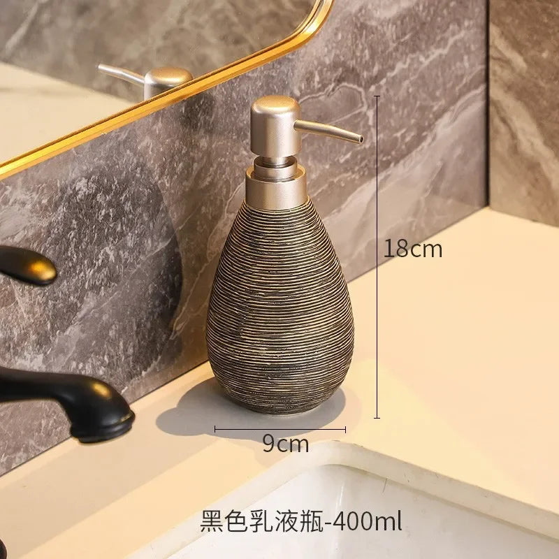 Dispensador de jabón cerámico de estilo retro con bomba, ideal para baños, cocinas y aseos.