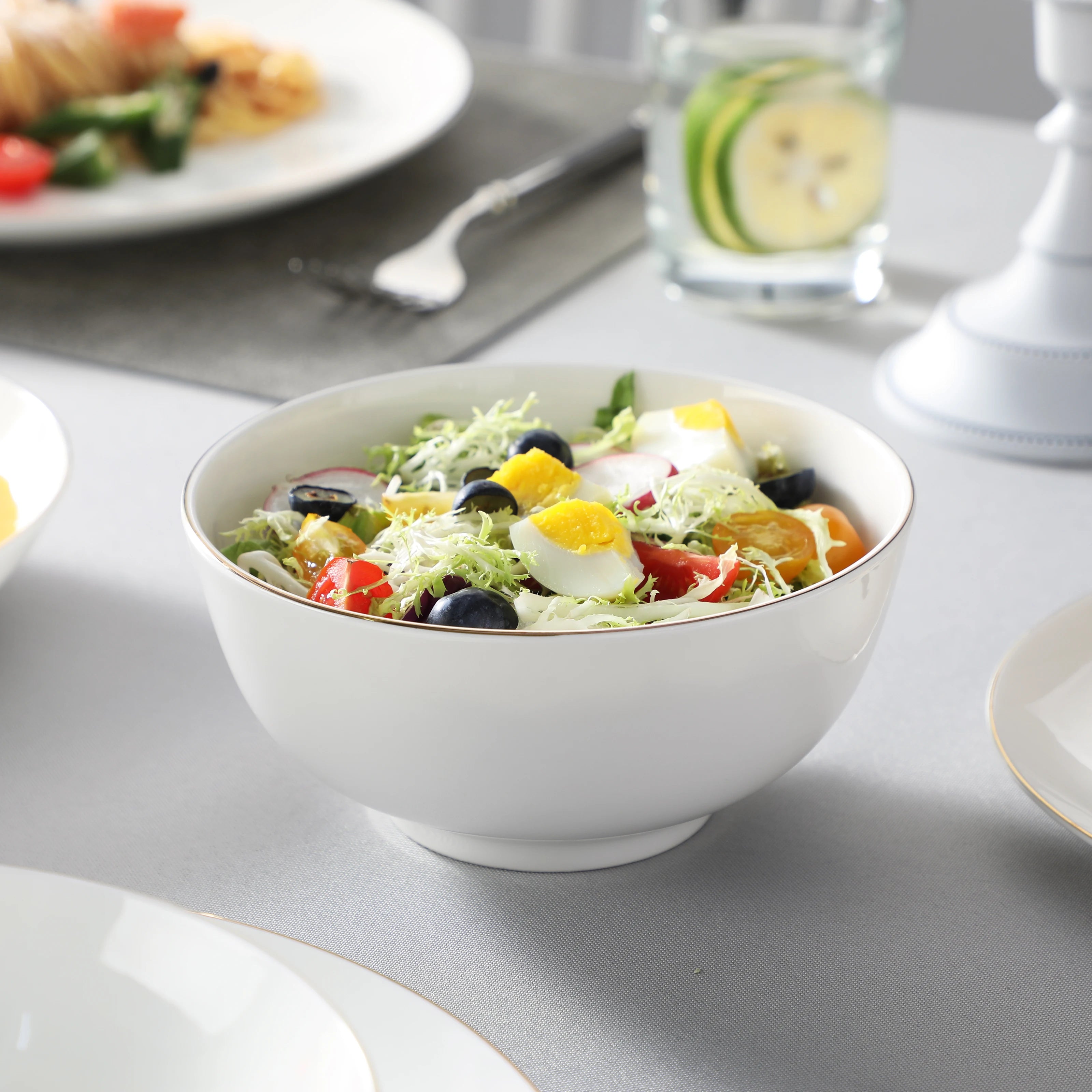 Juego de vajilla MALACASA de porcelana blanca con borde dorado, estilo nórdico europeo, de 16/32 piezas, con cuenco, plato llano, plato de postre y plato hondo para 4 personas.