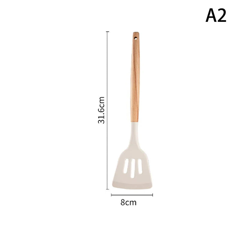 Juego de utensilios de cocina de silicona con mangos de madera: espátula y cucharón resistentes al calor para sartenes antiadherentes.