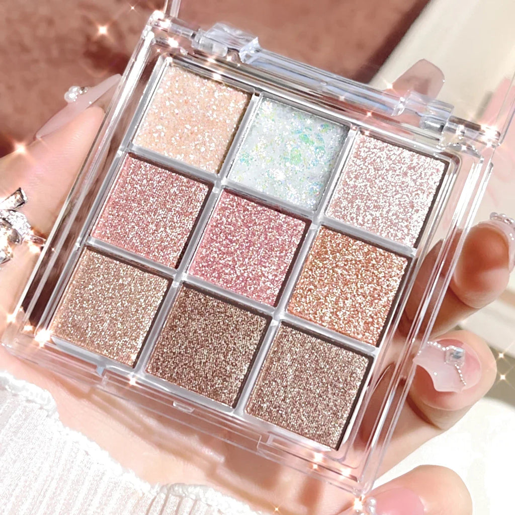 Paleta de sombras de ojos de nueve colores con perlas, brillo sutil, destellos superpuestos, purpurina brillante y colores vibrantes. Nueva.