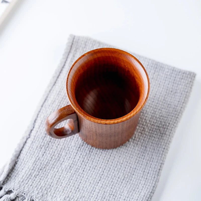 Tazas de madera grandes hechas a mano con madera de abeto natural. Tazas para cerveza, té, café, leche y agua. Artículos de cocina y bar.