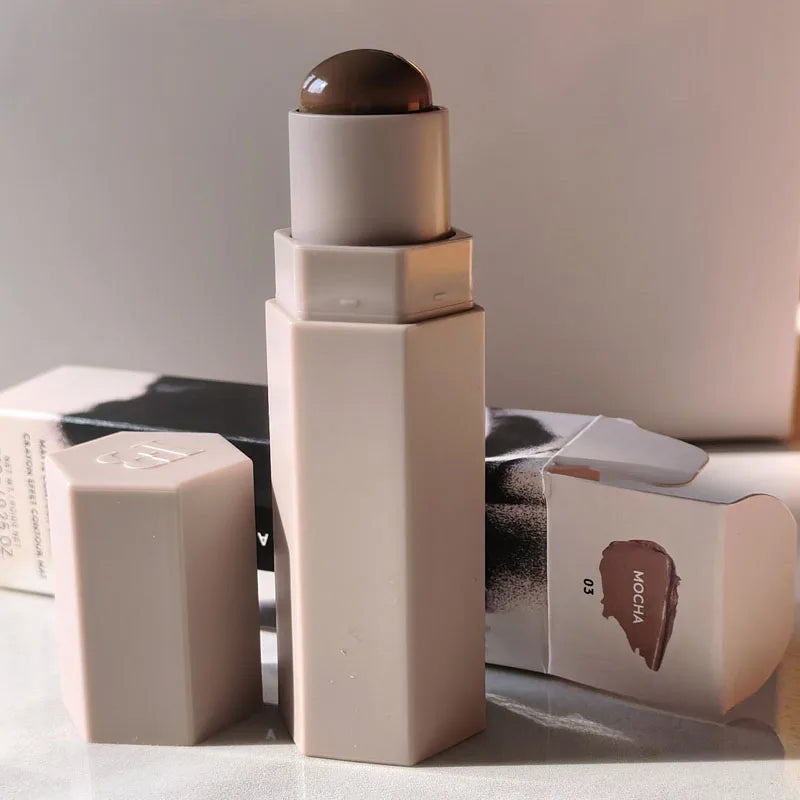 Maquillaje con barra de contorno multicolor de Fenty Beauty, corrector facial mate 3D Diamond Highlight, brillo labial a base de agua que no se desvanece.