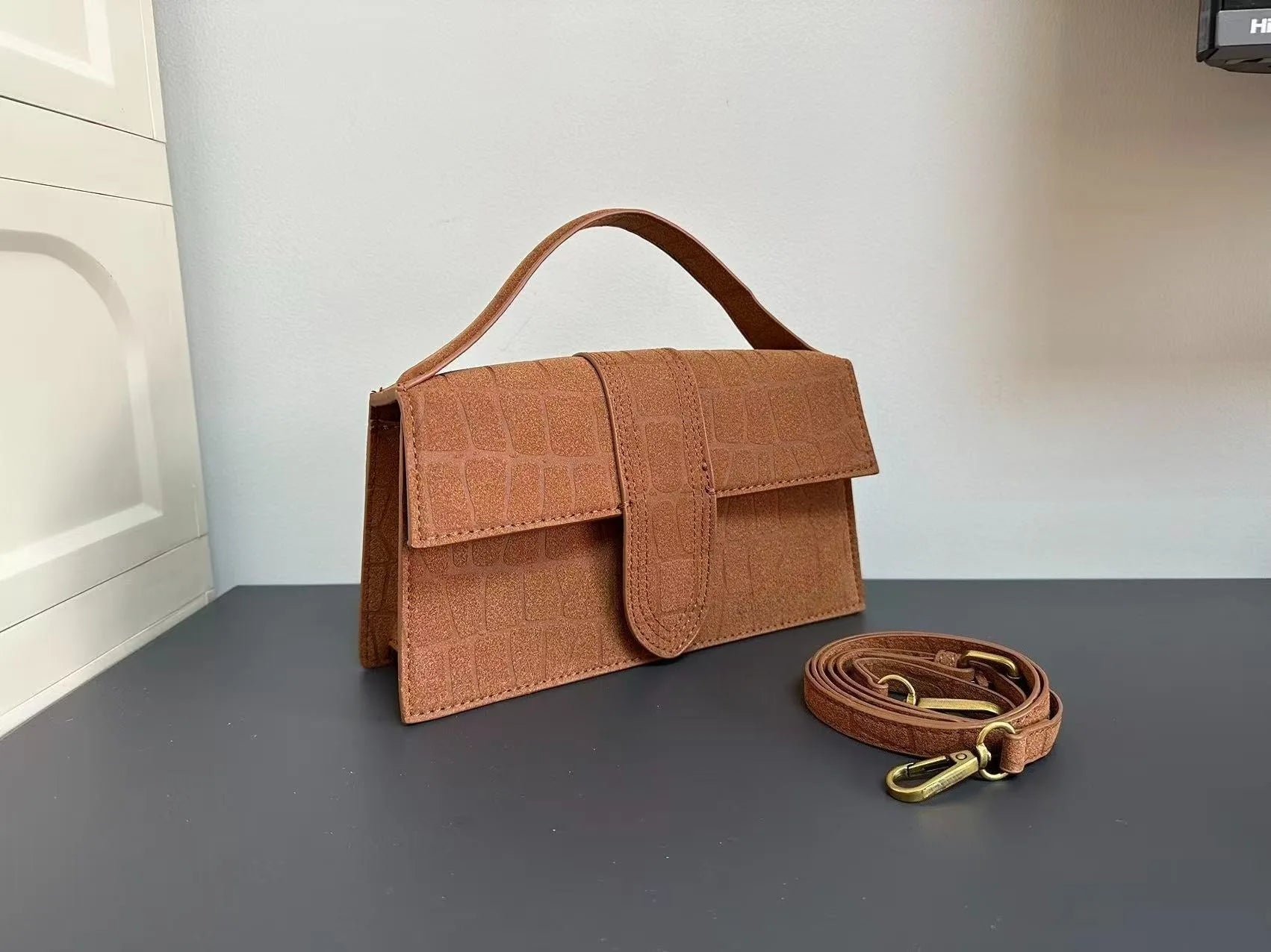 Bolso de mano para mujer de 24"Ja 2026, nuevo, de microfibra esmerilada con relieve, bandolera individual.