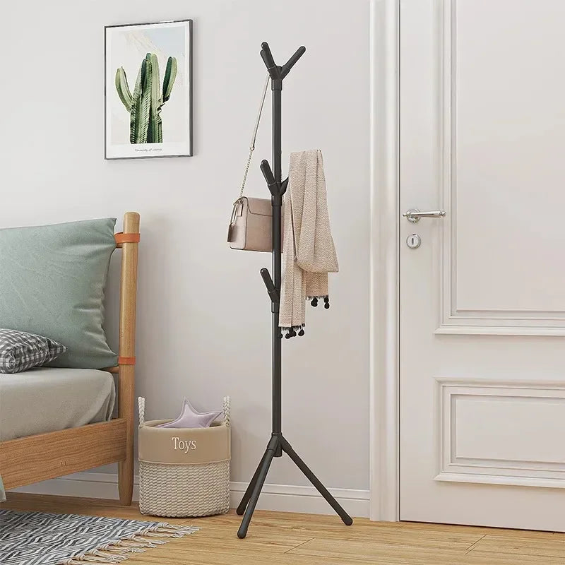Perchero de pie con forma de rama de árbol, con múltiples ganchos, móvil y práctico para guardar ropa en la sala de estar o en casa.