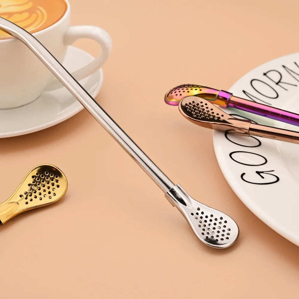 Juego de 5 pajitas de acero inoxidable plateadas lavables y reutilizables para yerba mate, con filtro tipo cuchara, ideales para coctelerías y accesorios de bar.