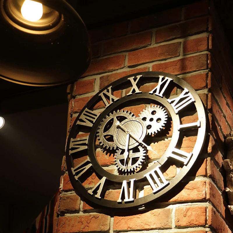Reloj de pared vintage con engranajes, estilo industrial, de madera y metal, decoración rústica americana para bares o cafeterías.