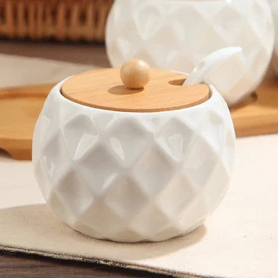 Utensilios de cocina: salero, azucarero con cuchara, tarro de cerámica blanca para condimentos, aceitera, caja para condimentos, herramienta de almacenamiento de cocina.