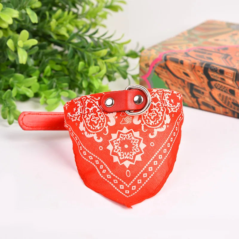 Collar PU para perros y gatos con bufanda para perros pequeños y medianos Chihuahua Corgi Cachorros Collares ajustables Suministros para mascotas accesorios para perros