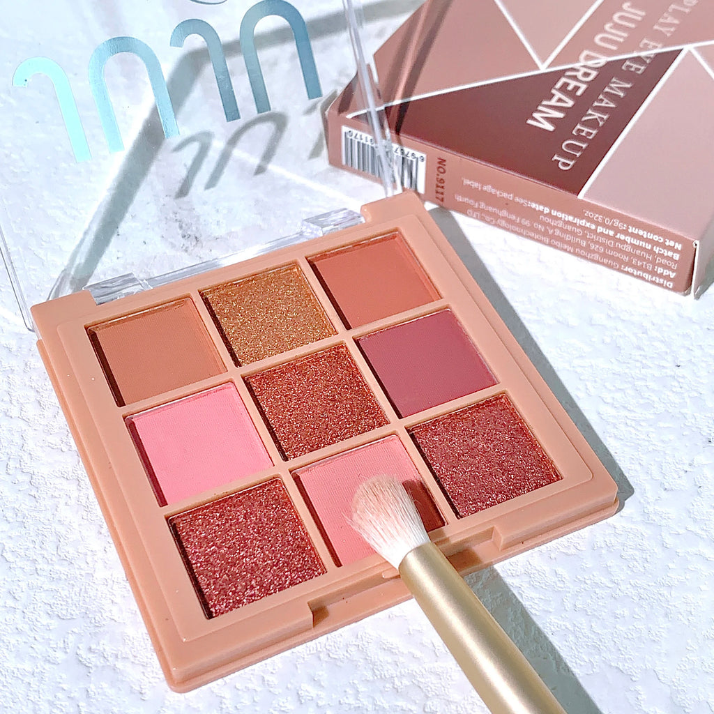 Paleta de sombras de ojos de nueve colores con perlas, brillo sutil, destellos superpuestos, purpurina brillante y colores vibrantes. Nueva.