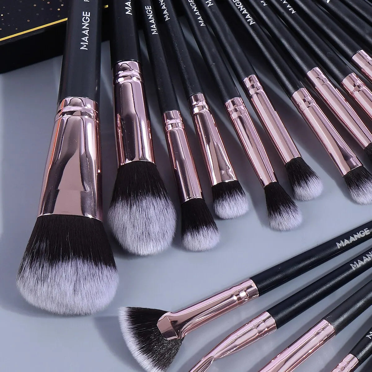 20 brochas de maquillaje con caja, herramienta profesional para difuminar polvos, sombras de ojos, base de maquillaje y colorete.