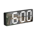 Reloj despertador moderno minimalista con control por voz, multifuncional y portátil con pantalla LED y superficie de espejo en blanco y negro.