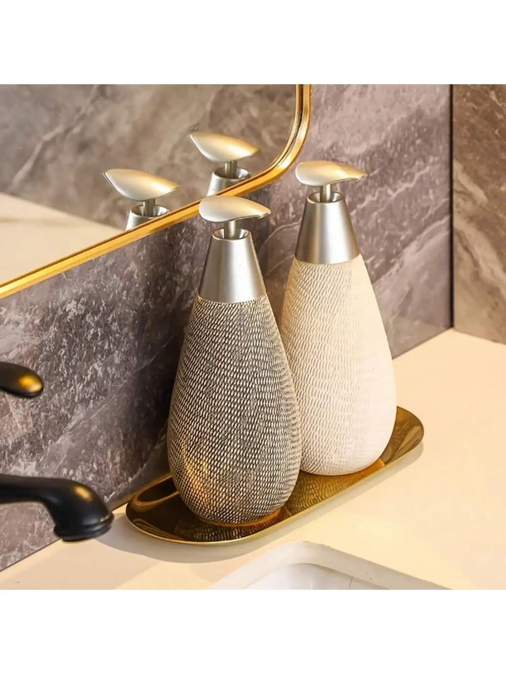 Dispensador de jabón cerámico de estilo retro con bomba, ideal para baños, cocinas y aseos.